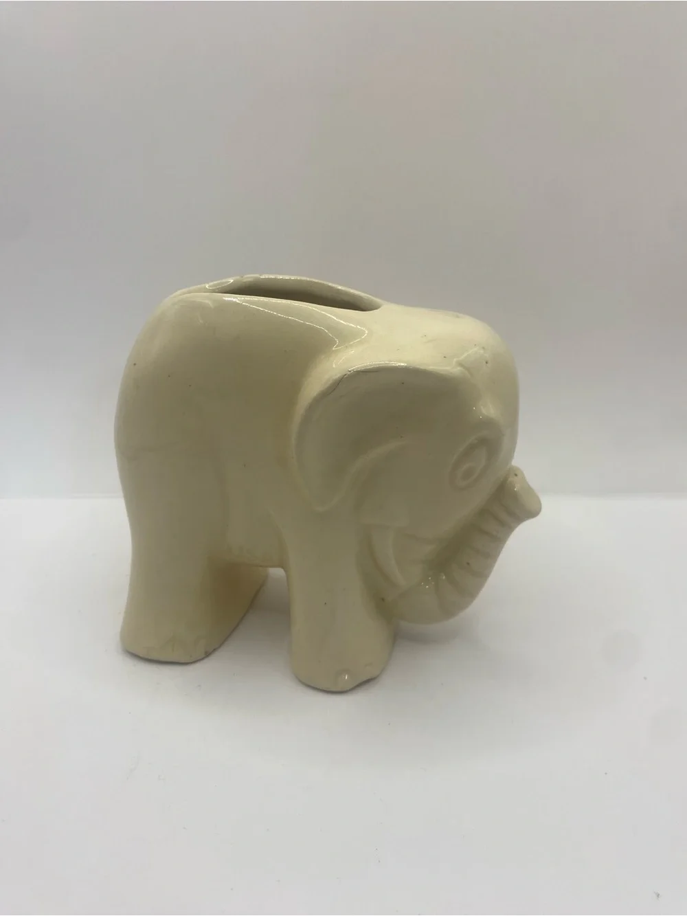 Vintage USA Pottery Ivory Elephant Succulent Planter/Vase Size 3.5”x